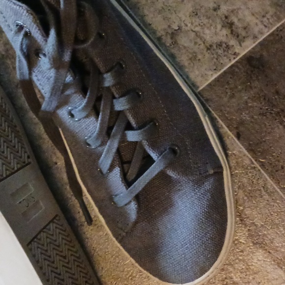 Tom's mens/boys size 9 - Picture 2 of 12